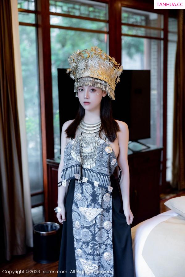 豆瓣酱  [XiuRen]高清写真图 2023.09.27 No.7448 豆瓣酱 苗族服饰第28张图片